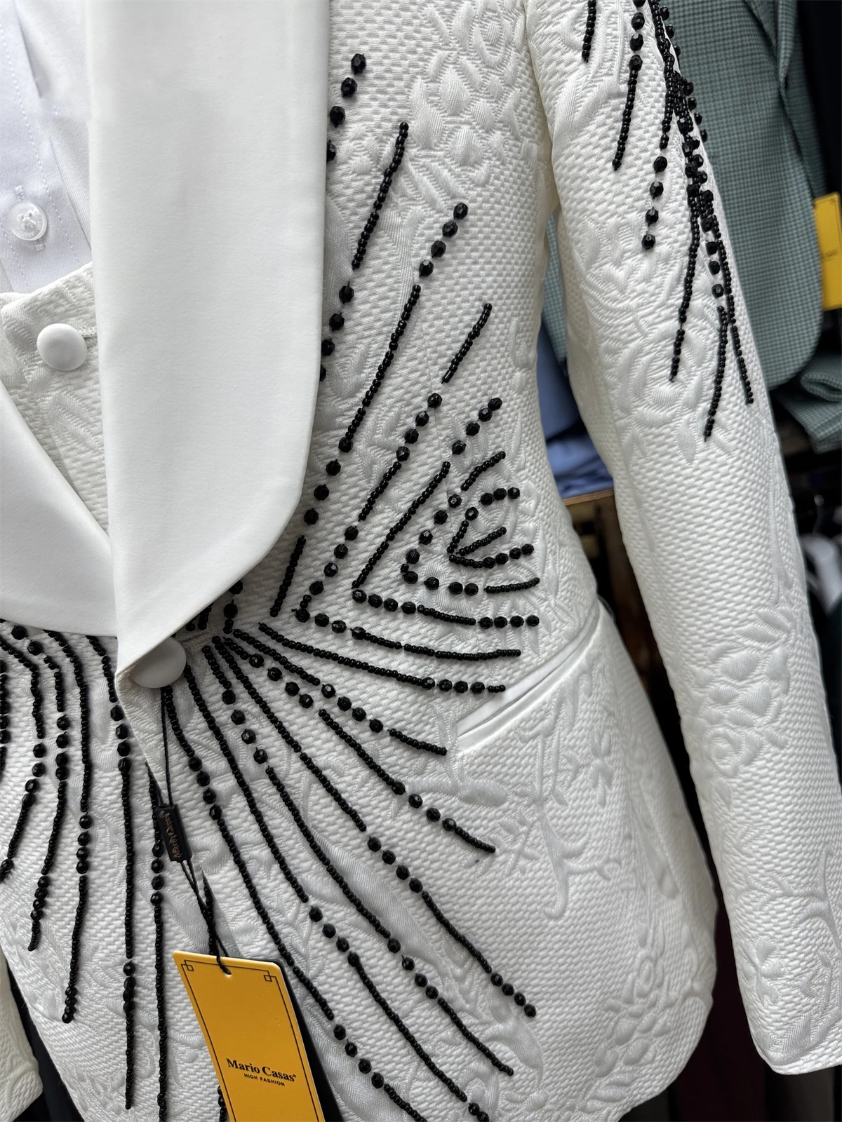 Tailor-Made Men Suits Beading Shawl Lapel Jacquard Suit Tuxedos for Wedding 2 Pieces Set Groom Blazer Coat+Black Pants Prom Party Formal Occasion Cust