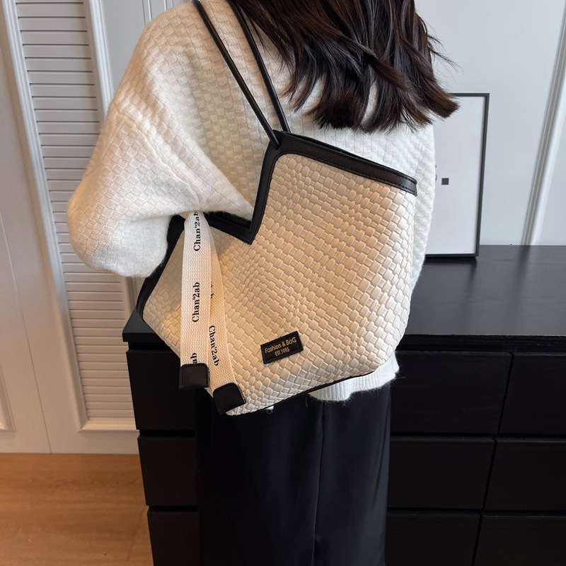 2025S Fashion Designer Large Capacity For Women In New Autumn High End Commuting Work Single Shoulder Bag Class Tote Handbag
