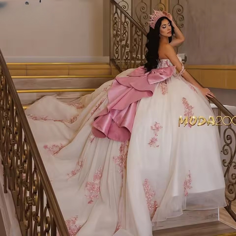 2025 Elegant Pink Ball Gown Quinceanera Dreses Sparkly Lace Appliques Sweet 16 Dress Princess Customized Vestidos De 15 XV Anos