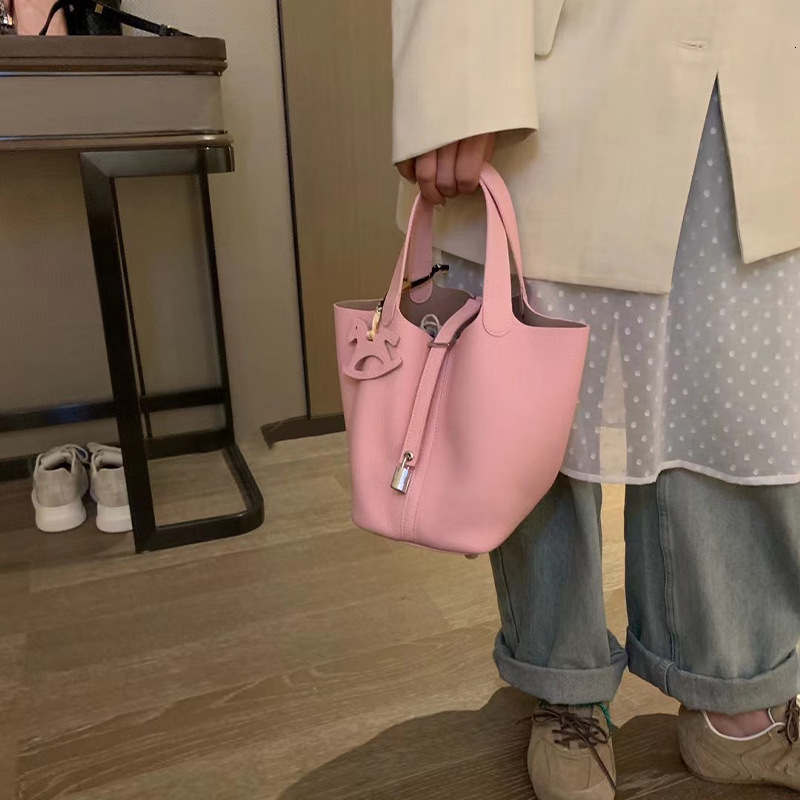 2025S Fashion Designer Genuine Vegetable Basket Women S High End And Niche Design Bucket Bag Mini T Head Leather Handbag Summer