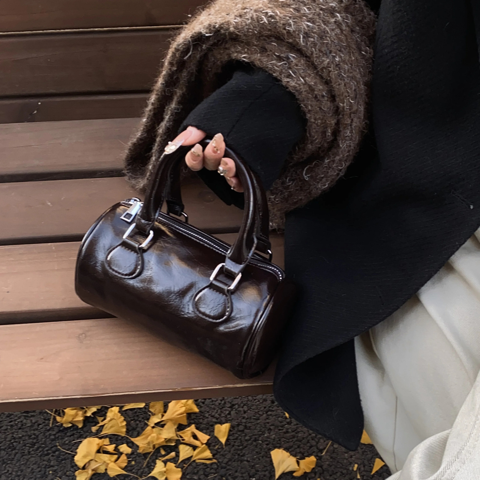 Womens retro bag Boston winter oil wax leather shoulder cross body handbag 250317