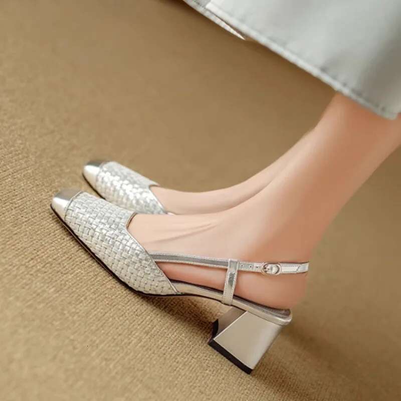 2025 New Summer Fashion Square Toe Sexy Sgback Sandals Elegance Chunky Heels Banquet Women Shoes Q419