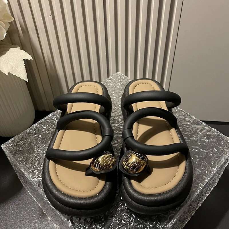 Set of Women's Sandals Summer Wear New Fashion Thick Bottom Bread Beach Medium with Skirt French Slippers