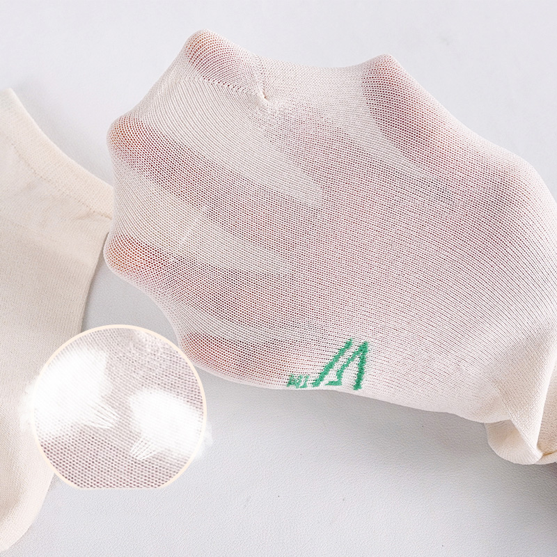 Unisex Casual Crew Socks Made of Breathable Material - Perfect for Everyday Wear