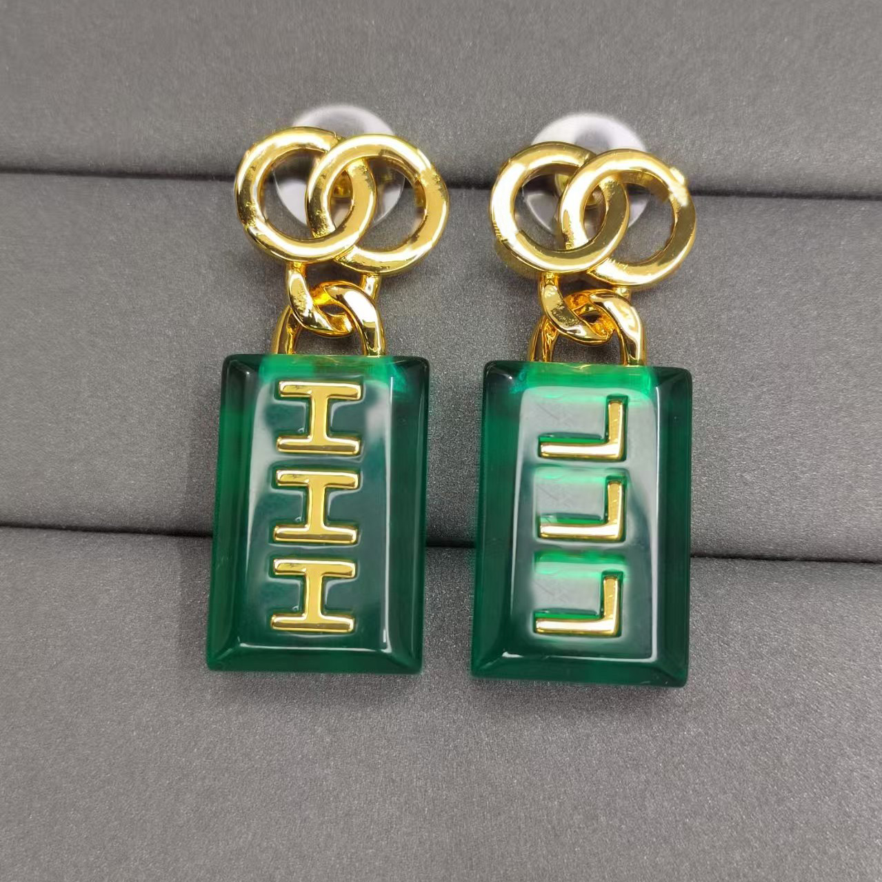 designer fashion Dangle Chandelier Green acrylic pendant earrings are used as birthday gift jewelry for women's wedding parties
