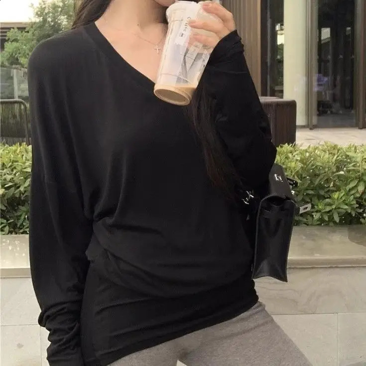 Spring and Autumn V-neck T-shirt Base Shirt for Women Simple Bat Sleeves Versatile Solid Color Top 250322