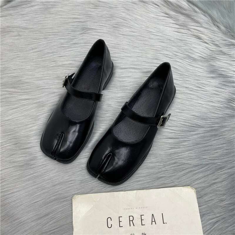 Women Tabi Ninja Flats Split Toe Mary Janes Moccasins Black Leather One Word Buckle Shoes Solid Brief Ladies Loafers+free Socks