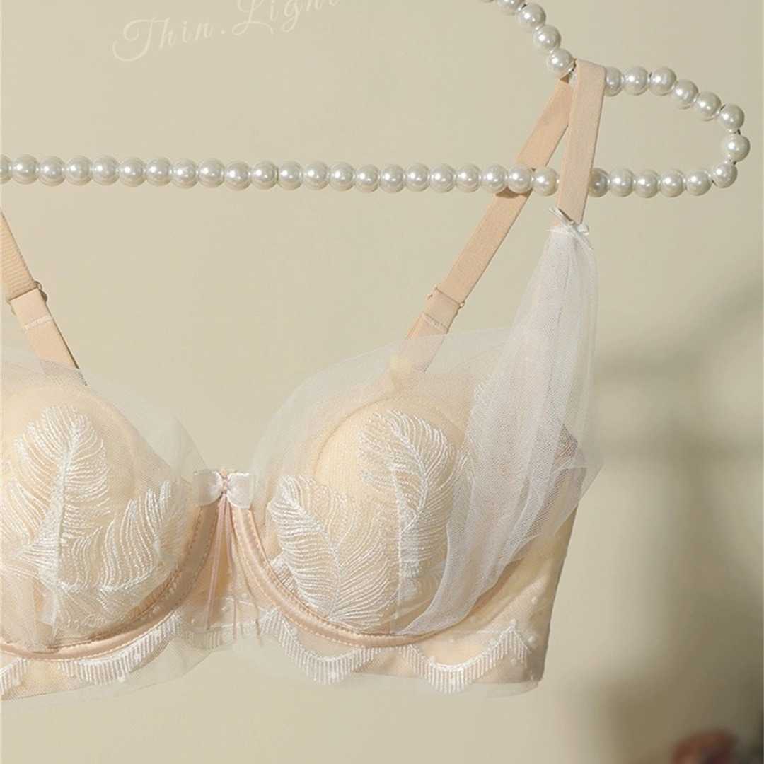 Pure Feather Embroidered French Underwear Lace Rabbit Ear Anti Convex Point Bra Thin and Sexy Converge Bra Set 250315