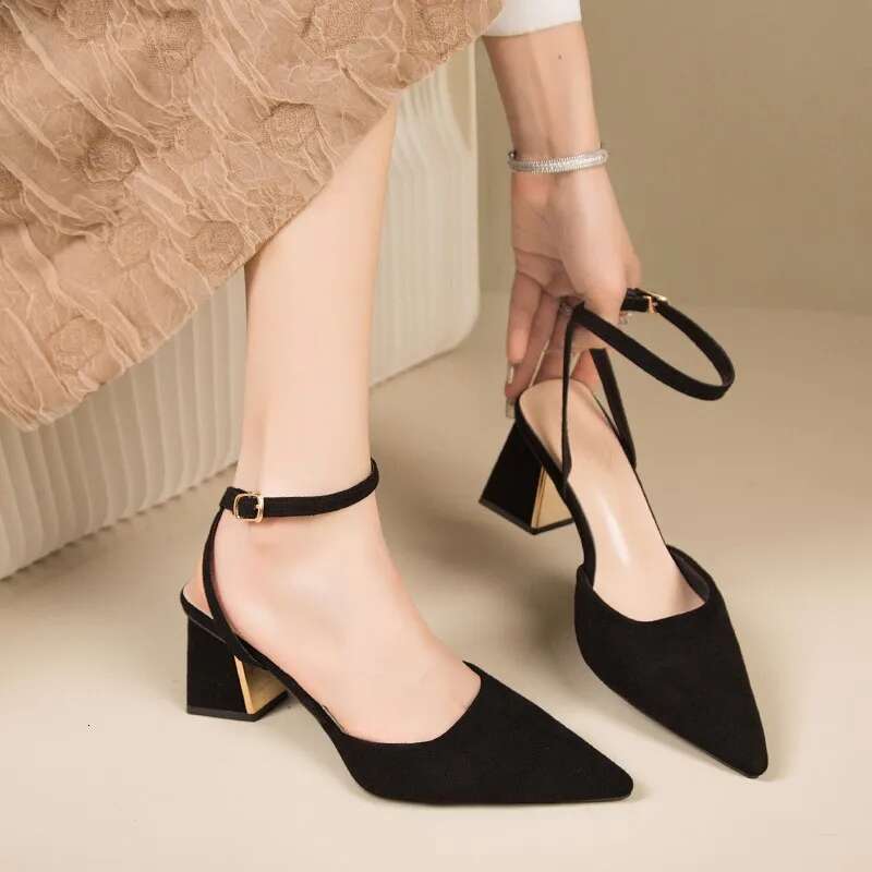 Summer New Pointed Fashion One e Buckle Style Shallow Mouth Sandals Women's Comfortable Banquet Shoes High Heel Pumps