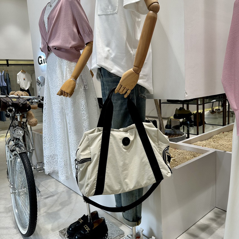 2025S Fashion Designer Travel Women S Short Distance Large Capacity Luggage Fitness Bag Men S Fashionable Handbag Casual Commuting Crossbody Storage