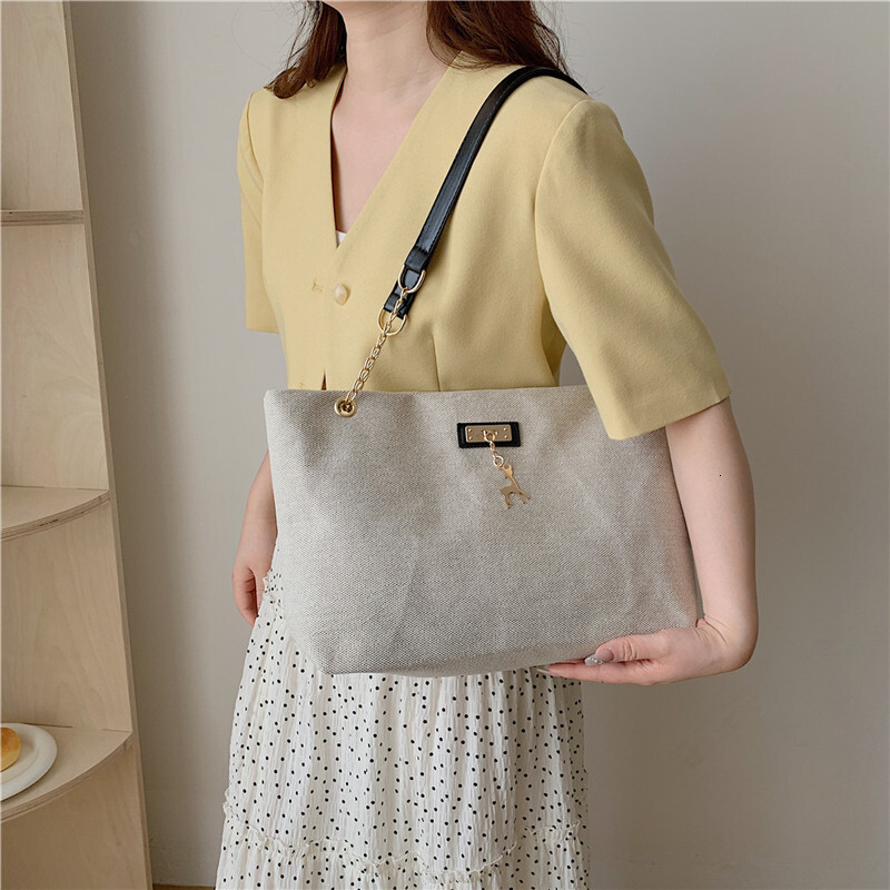2025S Fashion Designer Commuting Texture Chain Shoulder Spring New Versatile Ins Underarm Tote Bag For Women