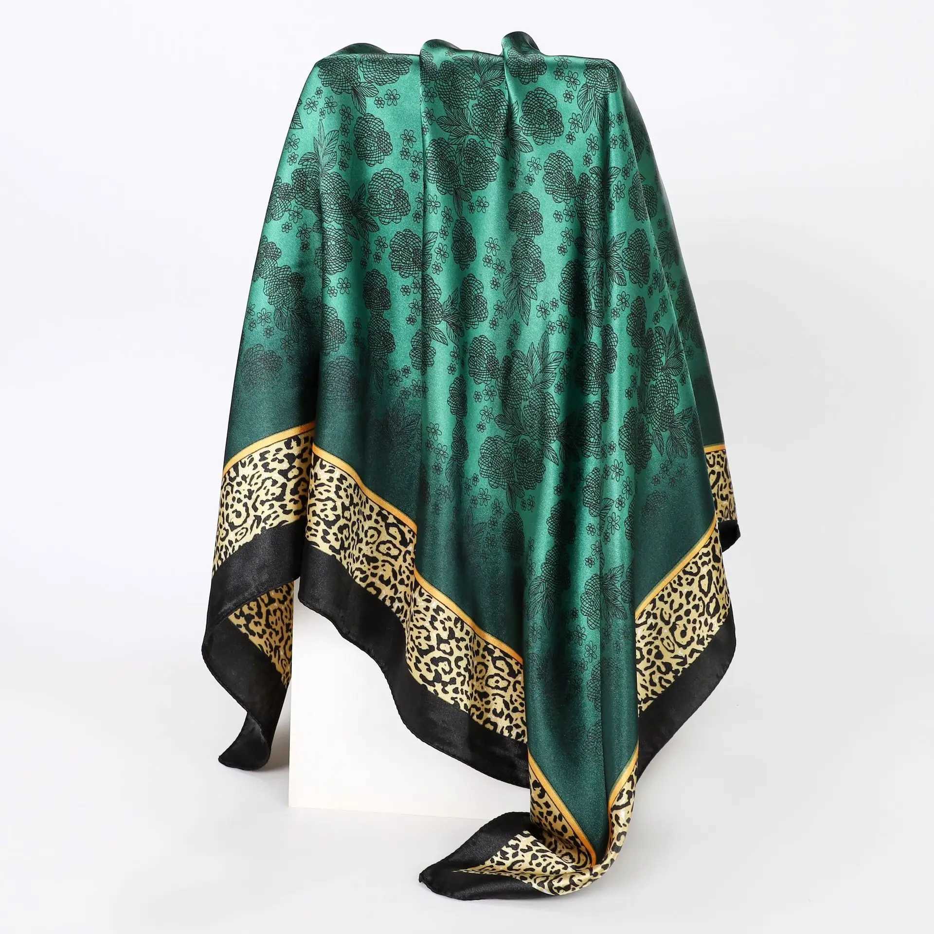 Leopard Print Square Shawls Four Seasons Popar Scarves Luxury Style Sunscreen Kerchief New 90X90CM Fabric X250324