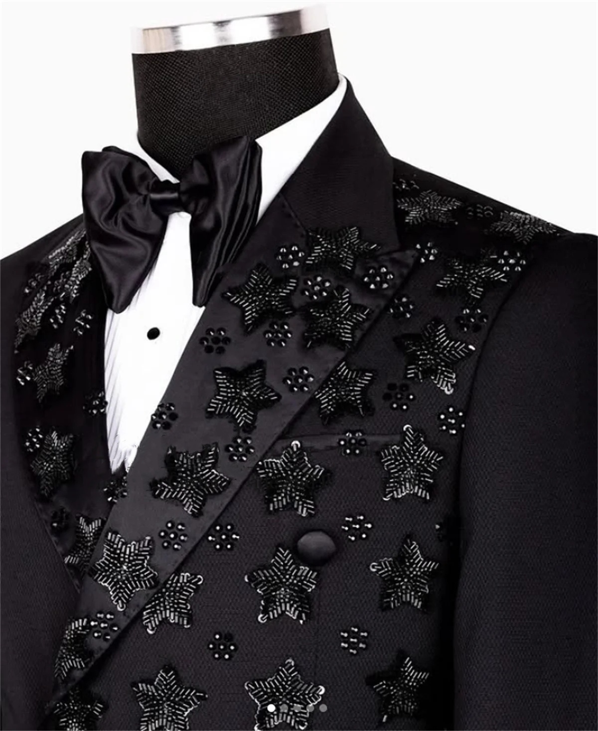 Men Suits Beading Unique Tailor-Made Peaked Lapel Suit Tuxedos for Wedding 2 Pieces Set Double Breasted Groom Blazer Coat+Pants Prom Party Formal Occa