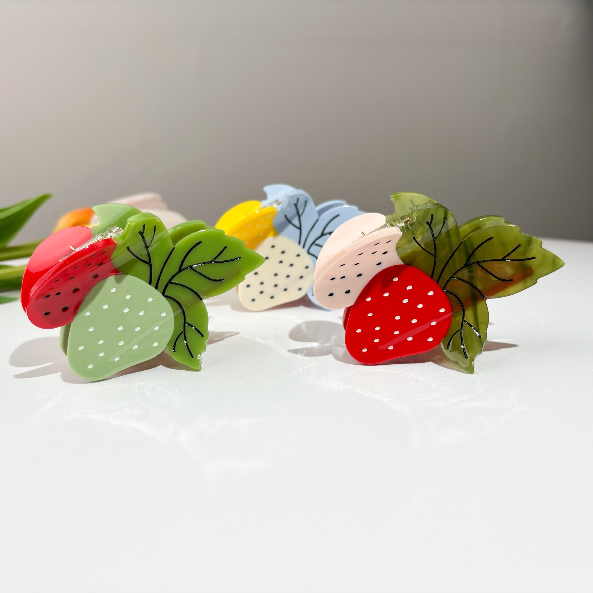 New simulation fruit strawberry acetate scratch clip quirky hair clips cute hair grip fun niche vegetable hair accessories hair clips