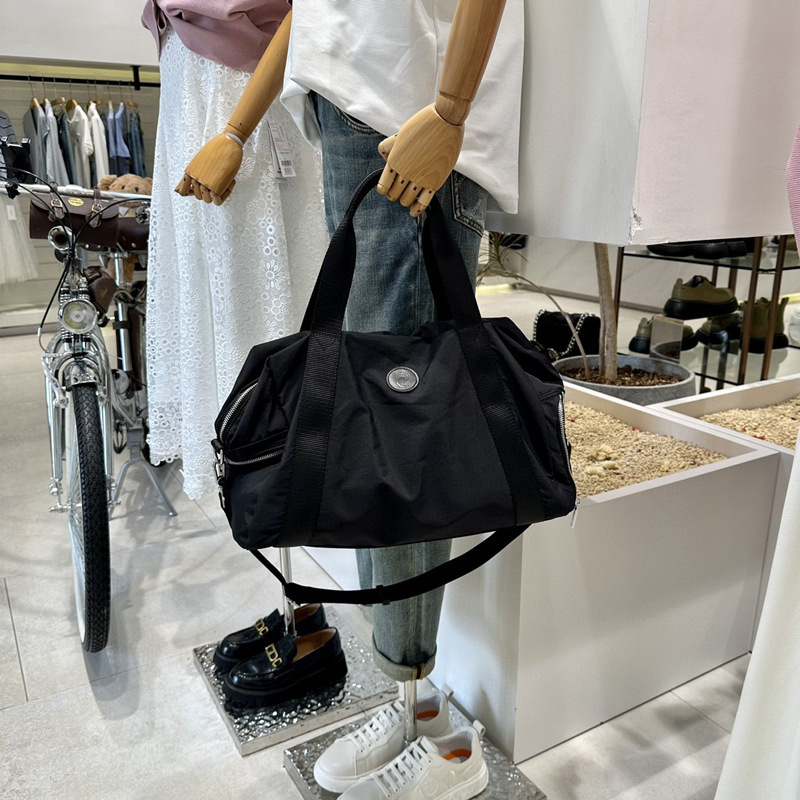 2025S Fashion Designer Travel Women S Short Distance Large Capacity Luggage Fitness Bag Men S Fashionable Handbag Casual Commuting Crossbody Storage