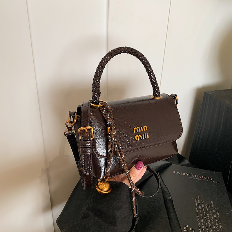 design new Fashionable small square handbag for women style in autumn winter niche high-end sense simple, single-shoulder bag trendy and versatile