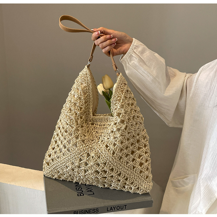 2025S Fashion Designer Internet Celebrity Women S New Hollow Out Design Beach Vacation Grass Woven Bag Versatile Single Shoulder Tote Bag