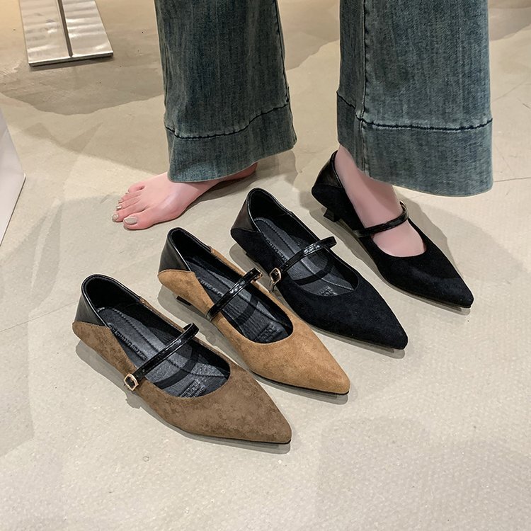 The 2025 new designer fashion single shoes are very thin, and your legs look long. Wearing them will make you a goddess