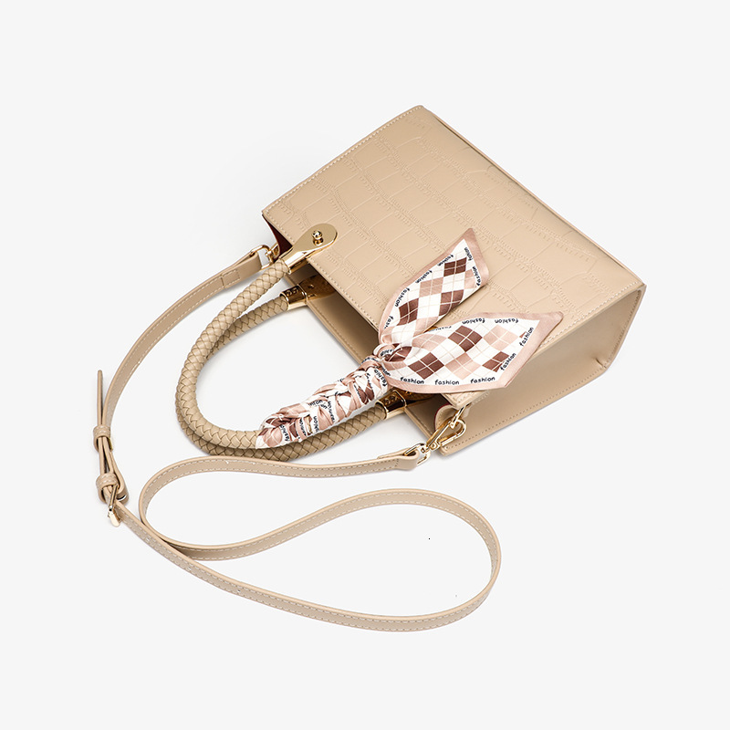 2025S Fashion Designer New High End Bridal Single Cross Shoulder Mom S Red Wedding Atmospheric Women S Bag Handbag