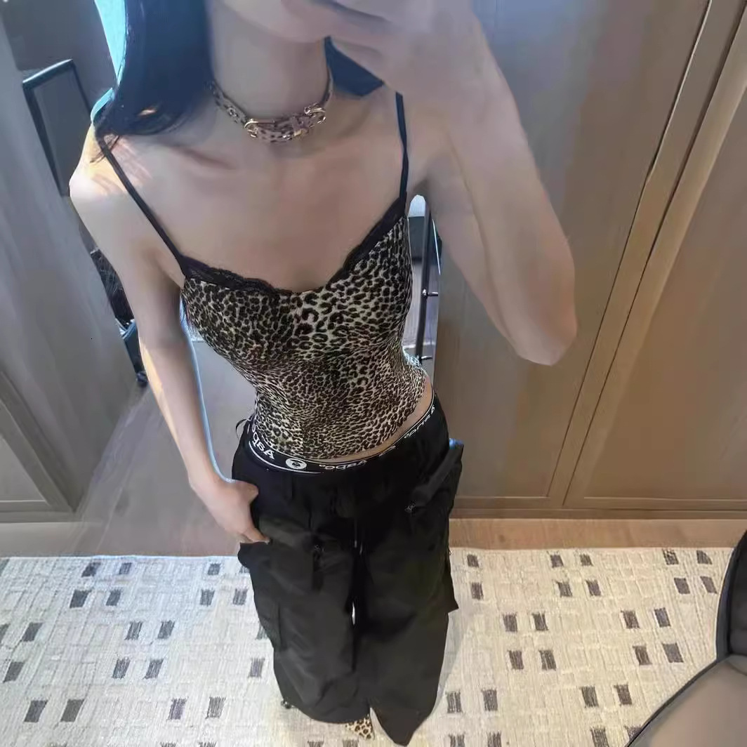 2025 New American Leopard Print Women's Summer Designer Sexy Slim Fit Vest Suitable For Both Indoor And Outdoor Short Bottom Small Vest