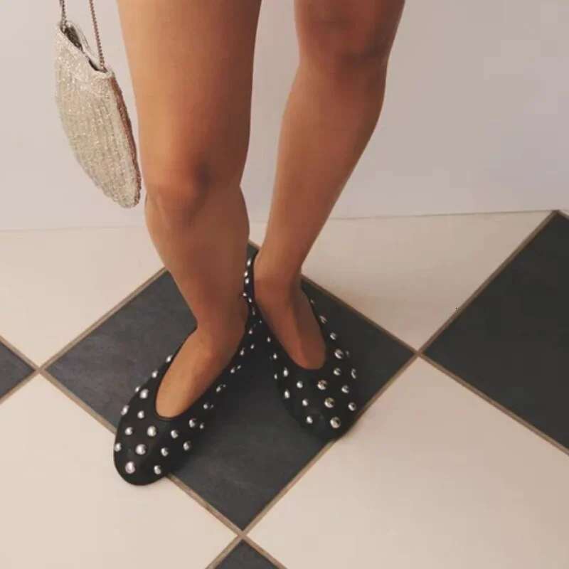 2025 New Rivet Round Head Flat Black Leather Sandal Ballet Sandals Sier Ball Metal Hollow Mary Jane Shoes 35-42