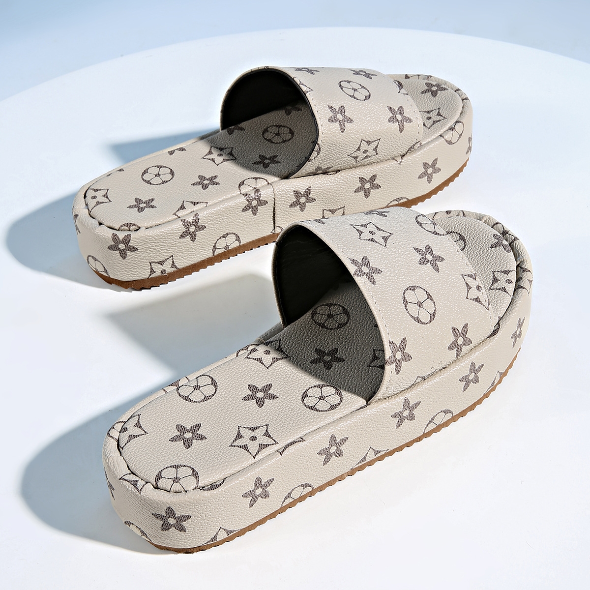 designer shoes 2025 new Large size hot-selling new style women's outdoor leather upper flat platform flip-flops