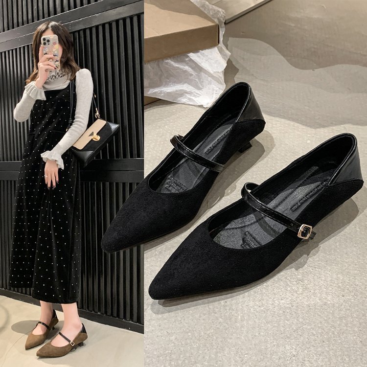 The 2025 new designer fashion single shoes are very thin, and your legs look long. Wearing them will make you a goddess