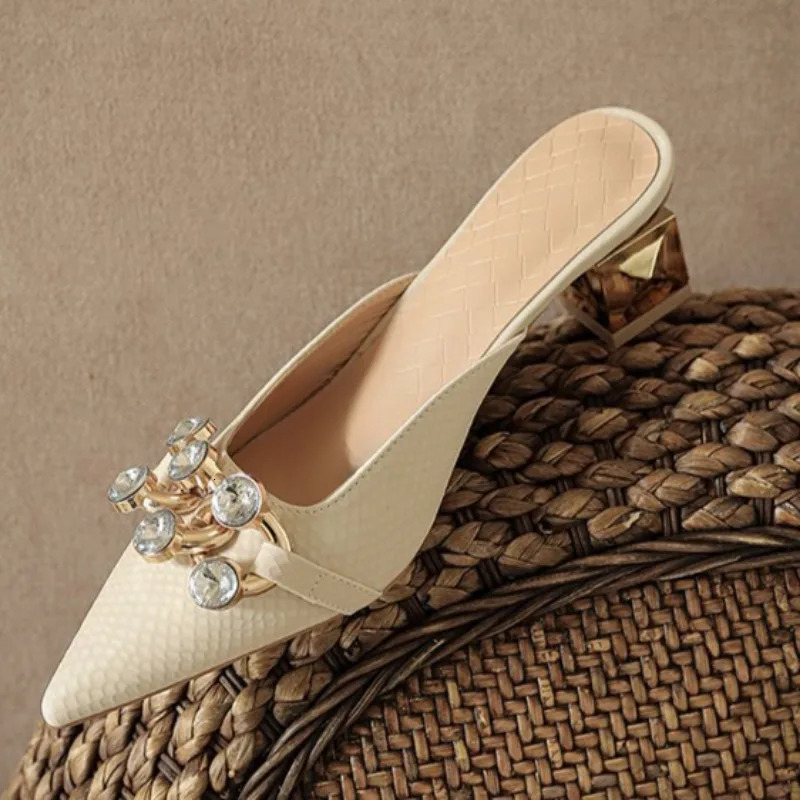 2025 New Baotou Middle Heel Sandals with Pointed Shallow Mouth Crystal Metal Buckle Soft Bottom Designer Fashion Anti slip Slippers