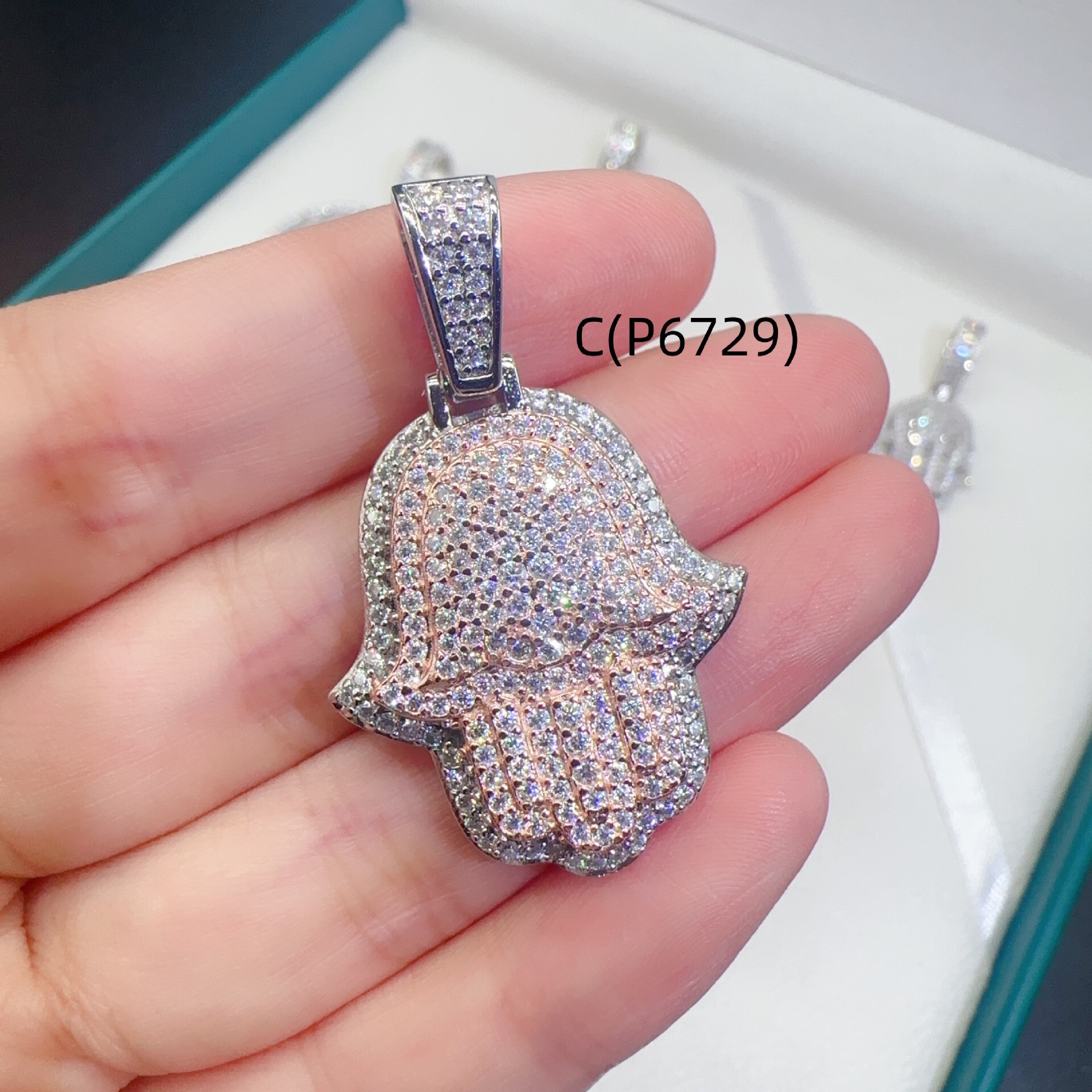 New Mens and Womens Palm Hip Hop Pendant Jewelry 925 Silver Mozambique Pendant Can Pass Through a Single Stone Tennis Chain