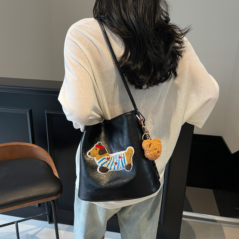 2025S Fashion Designer Casual Minimalist Trendy Underarm For Women New Korean Niche Tote Single Shoulder Crossbody Bucket Bag Trend