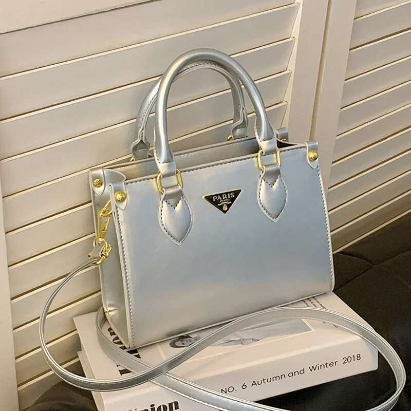 2025 New Inspiration Crossbody Bag Minimalist Retro Designer Fashion Crossbody Bag Soft Leather Handbag with Unique Letter Details5