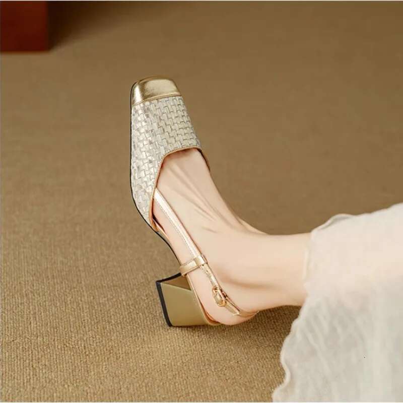 2025 New Summer Fashion Square Toe Sexy Sgback Sandals Elegance Chunky Heels Banquet Women Shoes Q419