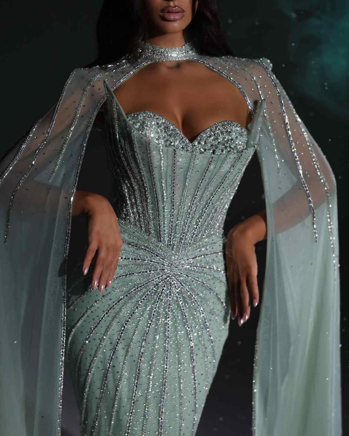 Fashion Evening Dresses Sweetheart Neck Cap Sleeves Gown Sequins Crystal Backless Sweep Train Party Customized Dress