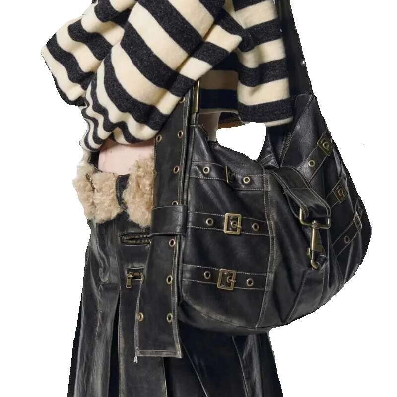 MBTI Fashion Vintage Womens Shoulder Large Capacity Punk Designer Men Black Tote Bag Advanced Shopper Casual Handbag