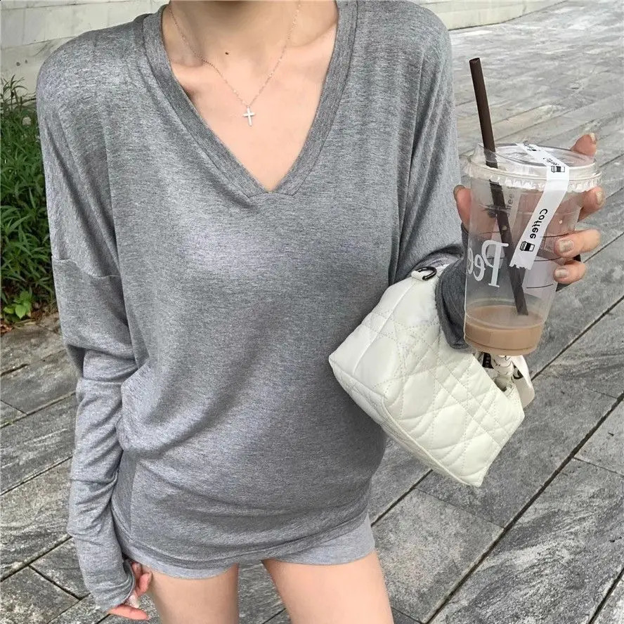 Spring and Autumn V-neck T-shirt Base Shirt for Women Simple Bat Sleeves Versatile Solid Color Top 250322