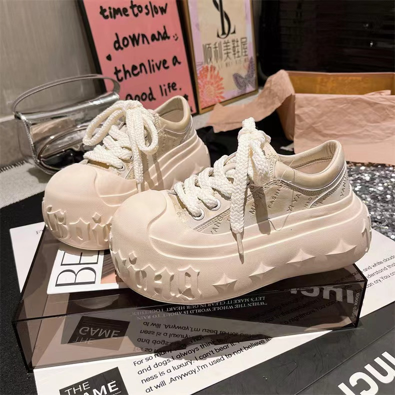 2025 New Pearl Polishing Gold Letter Thick Bottom Sponge Cake Casual Bread Dissolved Small 6cm Designer Fashion White Women's Shoes