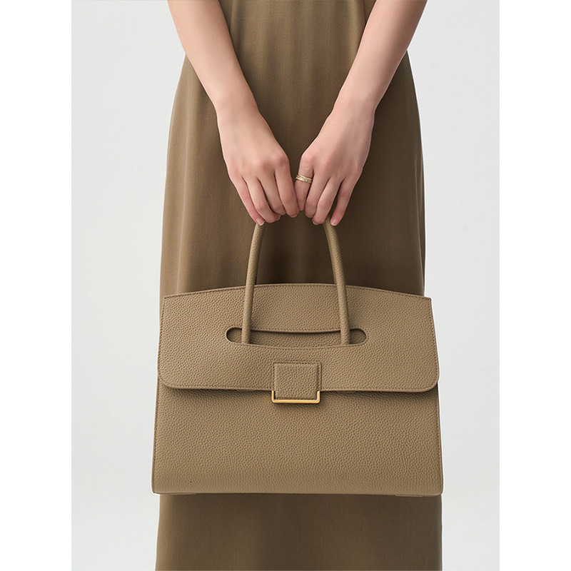 2025S Fashion Designer Guangzhou Women S Bag Large Capacity Commuting Versatile Briefcase Female Niche Design Simple And High End Feel Handbag Trend