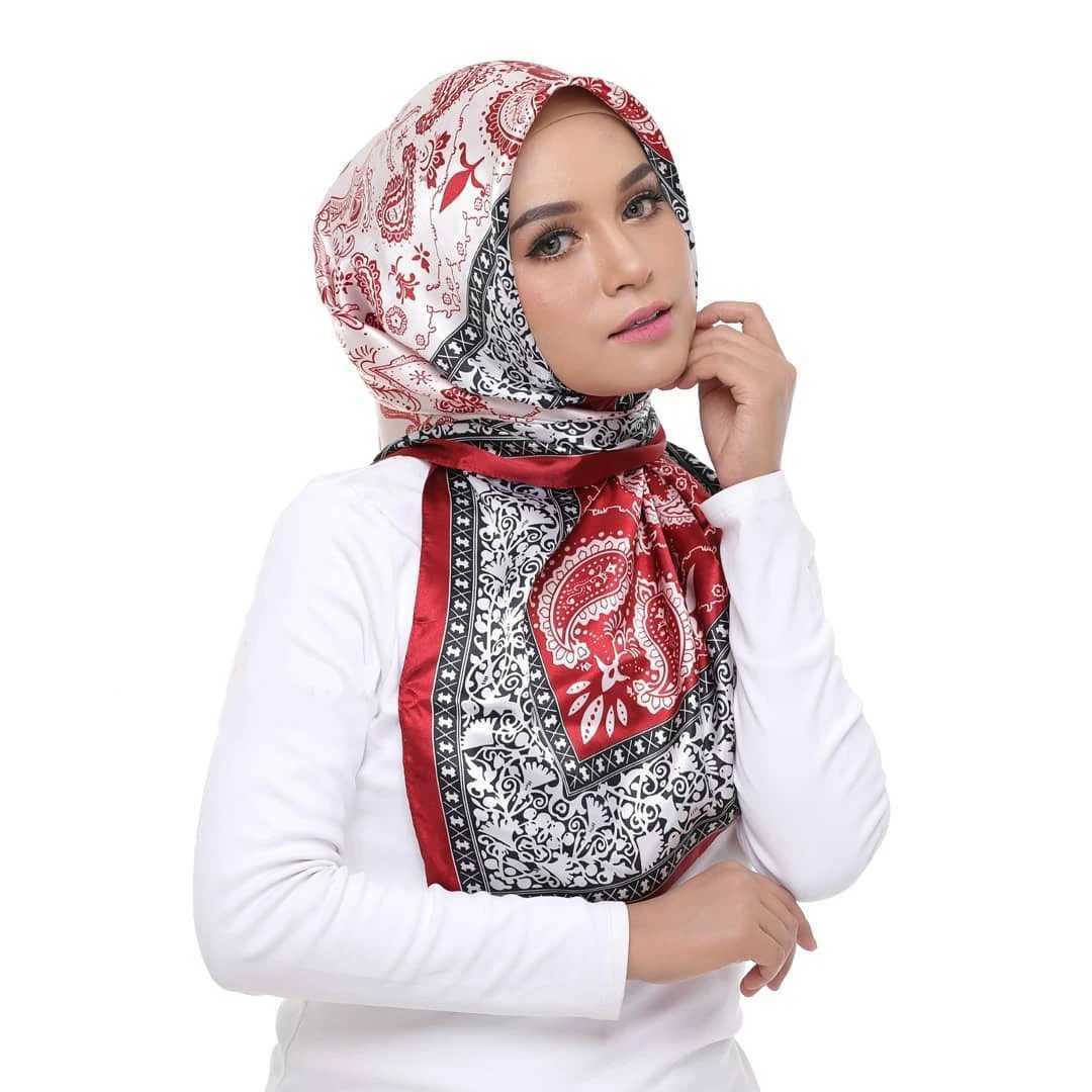Silk Scarf Bag Suitable for Vintage Four Seasons Hair Scarf 90 * 90cm Headscarf Foard Iuxe Bandana Womens Scarf X250324