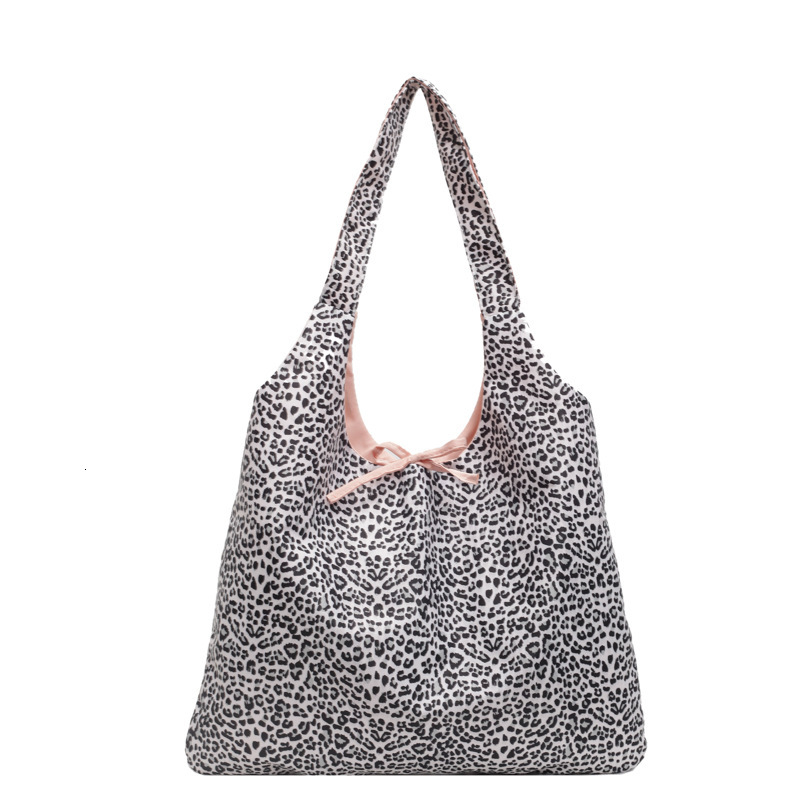 2025S Fashion Designer Korean Style Instagram Fashion Lazy Leopard Print Tote Large Capacity Underarm Shoulder Women S Casual Shopping Bag
