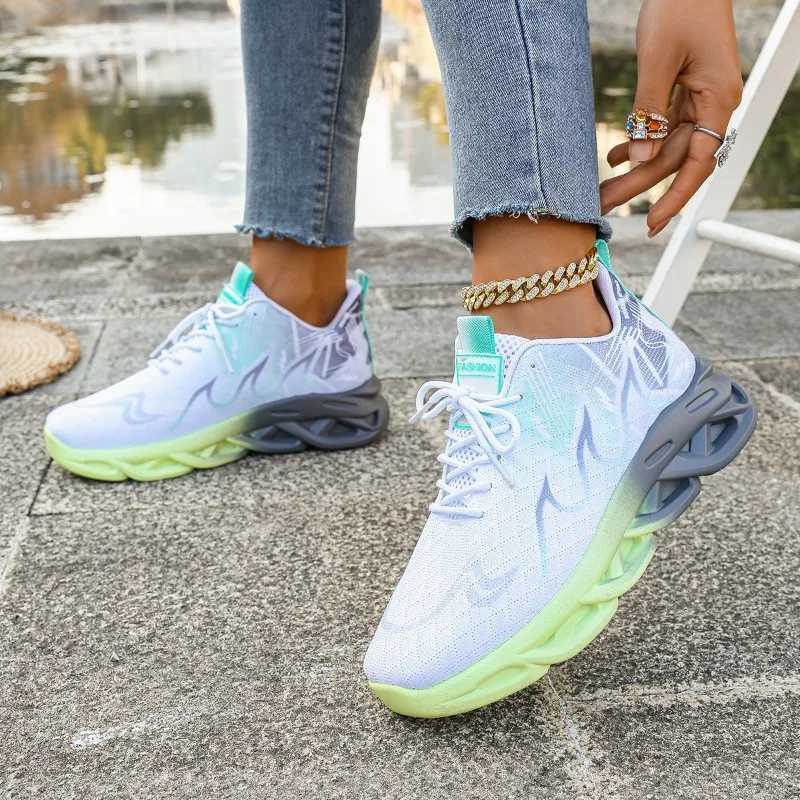 Womens casual sports shoes breathable and lightweight sports shoes anti slip flat shoes outdoor running and walking shoes womens vulcanized shoesXJ250