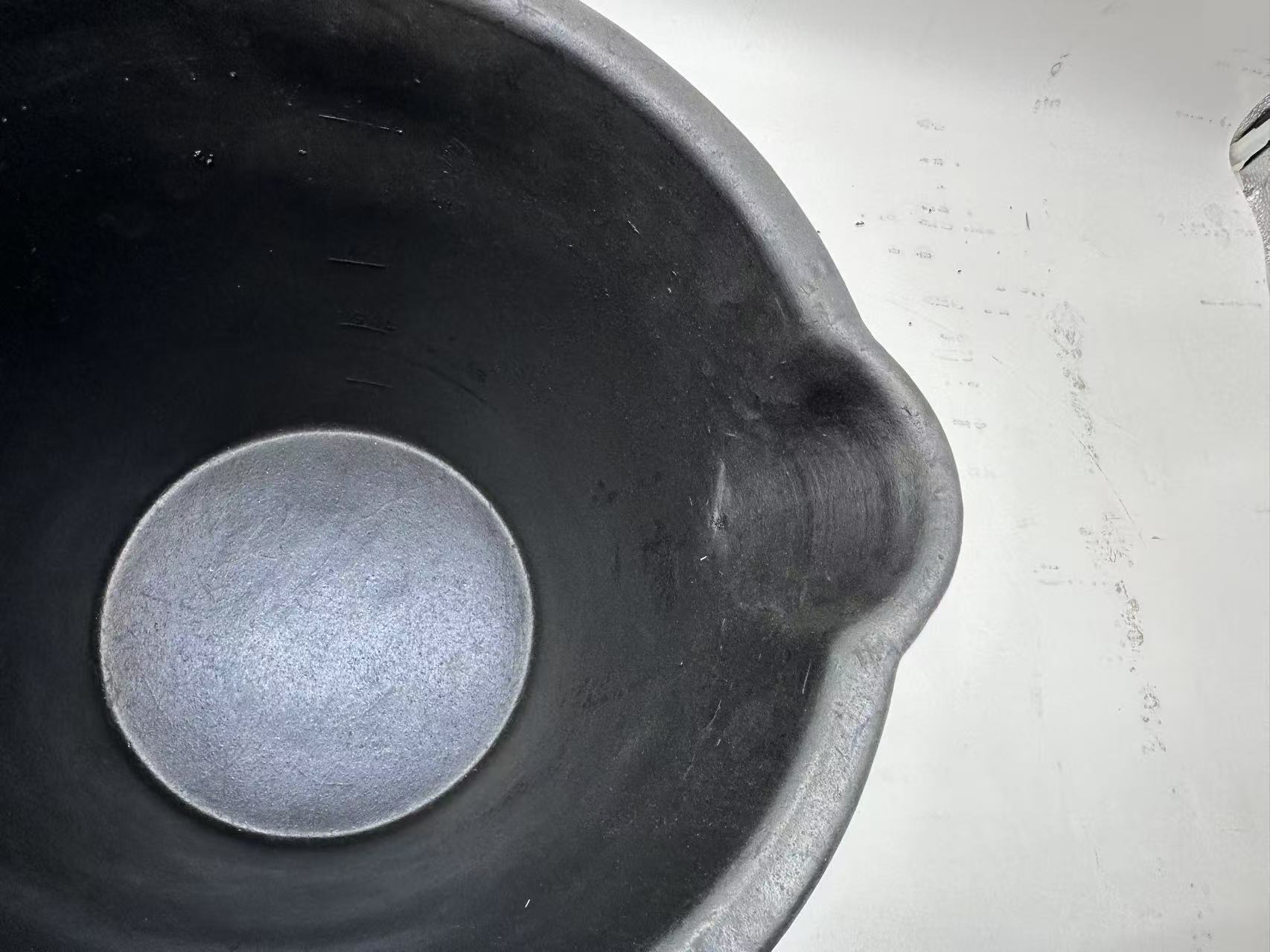 Large capacity multi-purpose rubber bucket - perfect for feeding and drinking animals in three different sizes