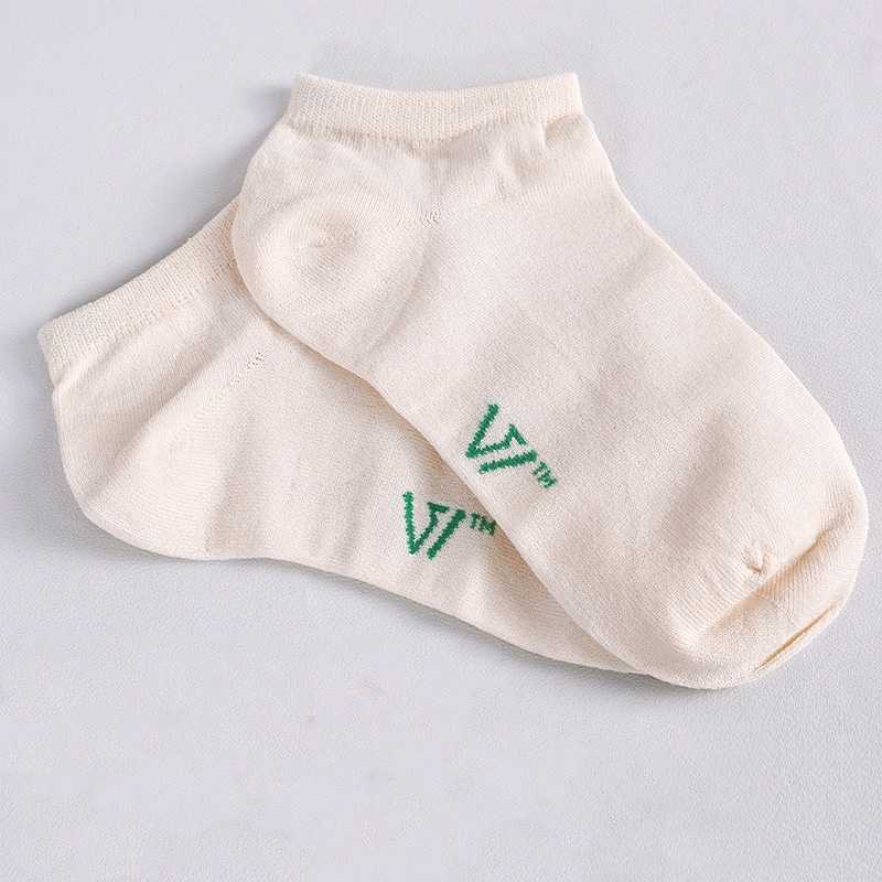 Unisex Casual Crew Socks Made of Breathable Material - Perfect for Everyday Wear