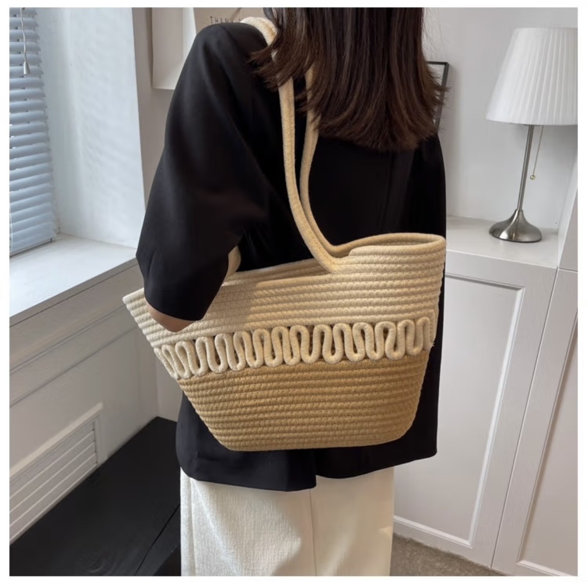 2025S Fashion Designer Large Capacity Rope Bucket For Women Style Artistic And Fresh Contrasting Color Hollow Hand Held Straw Woven Bag Single Shoulde