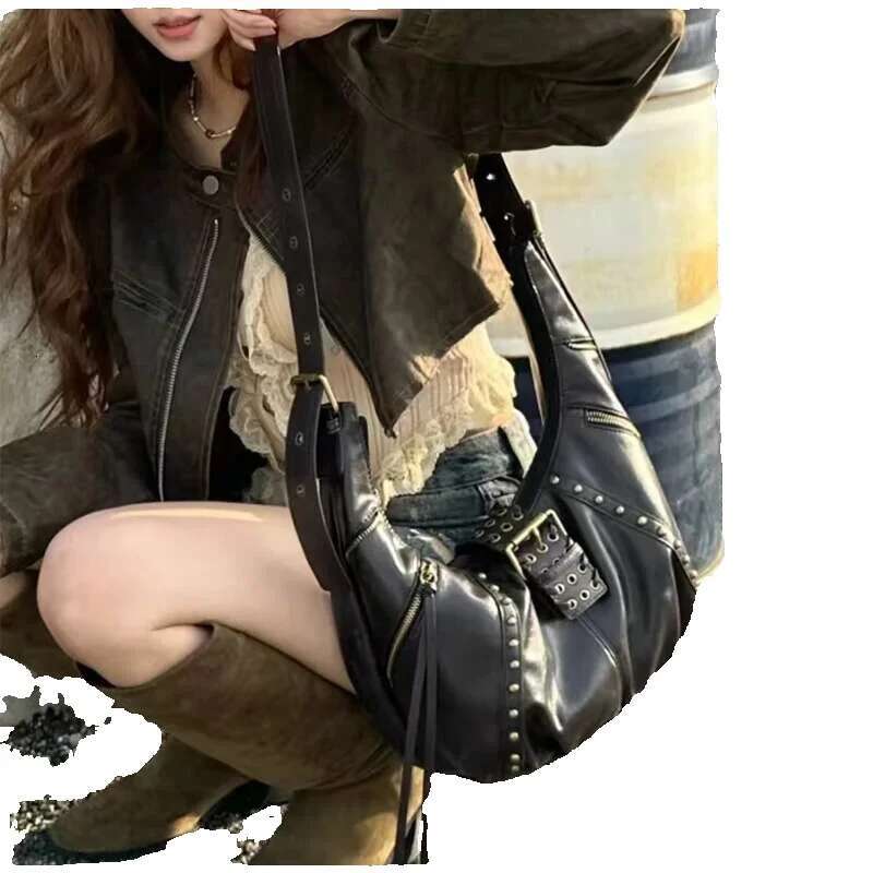 Brand Retro Motorcycle 2025 New Wax Leather Cool Croissant Bag Rivet Zipper Design Shoulder Crossbody Dumpg Armpit Bags