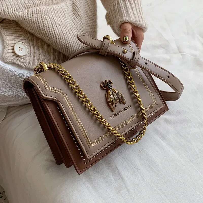 2025 new retro women's shoulder bag, simple and high-quality leather designer fashion crossbody bag4