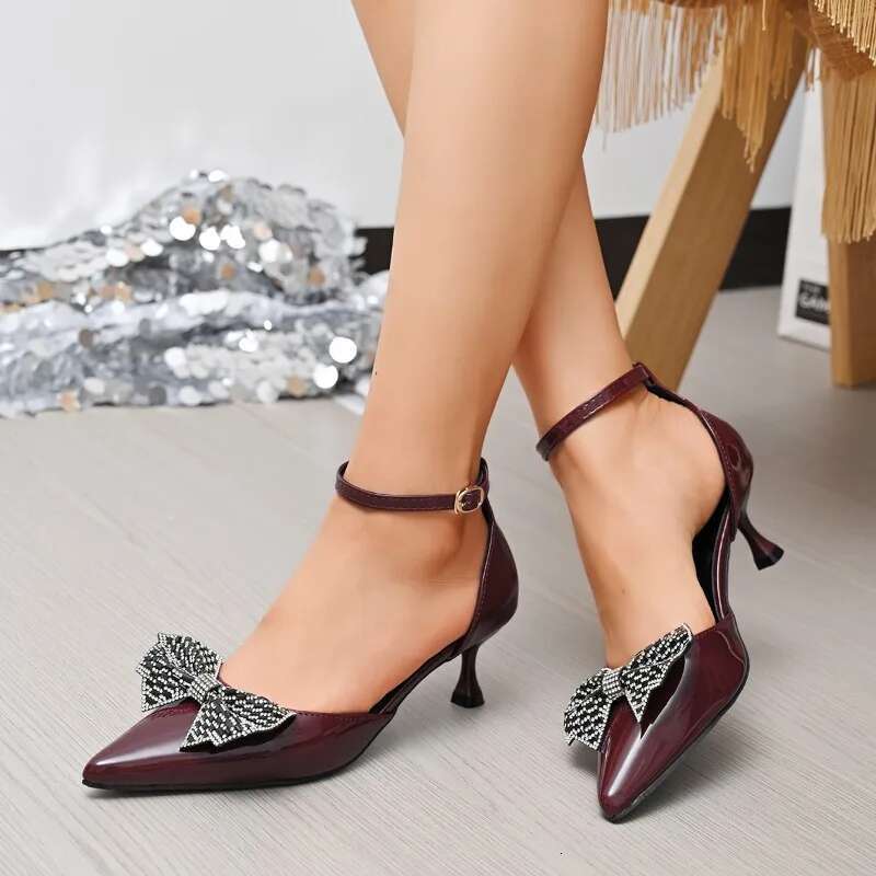 2025 New Pointed Women's Designer Fashion High Heel Sandals Light Crystal Bow Middle Heel Shoes