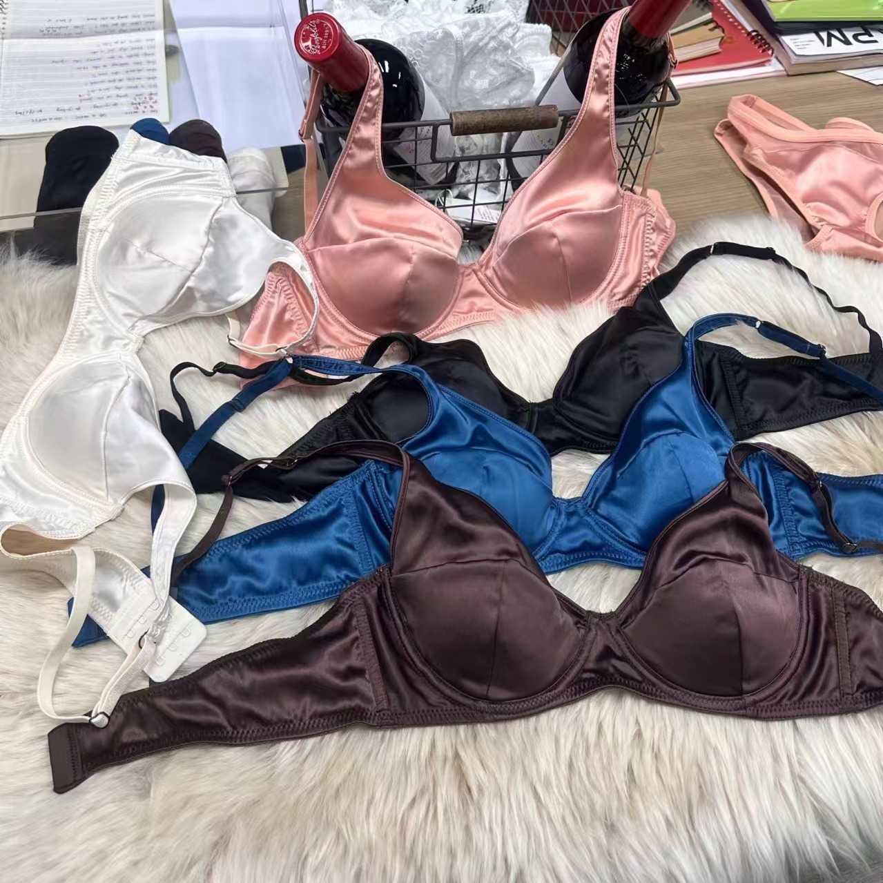 French style lingerie, comfortable and thin, large chest, small gathering bra, color tone, smooth finish, anti sagging bra set 250315