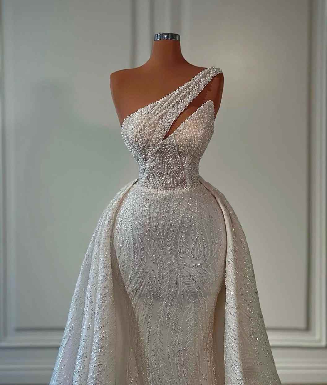 Classic Mermaid Wedding Dress One Shoulder Sleeveless Bridal Gowns Sequins Pearls Detachable Train Dresses Custom Made vestidos de novia
