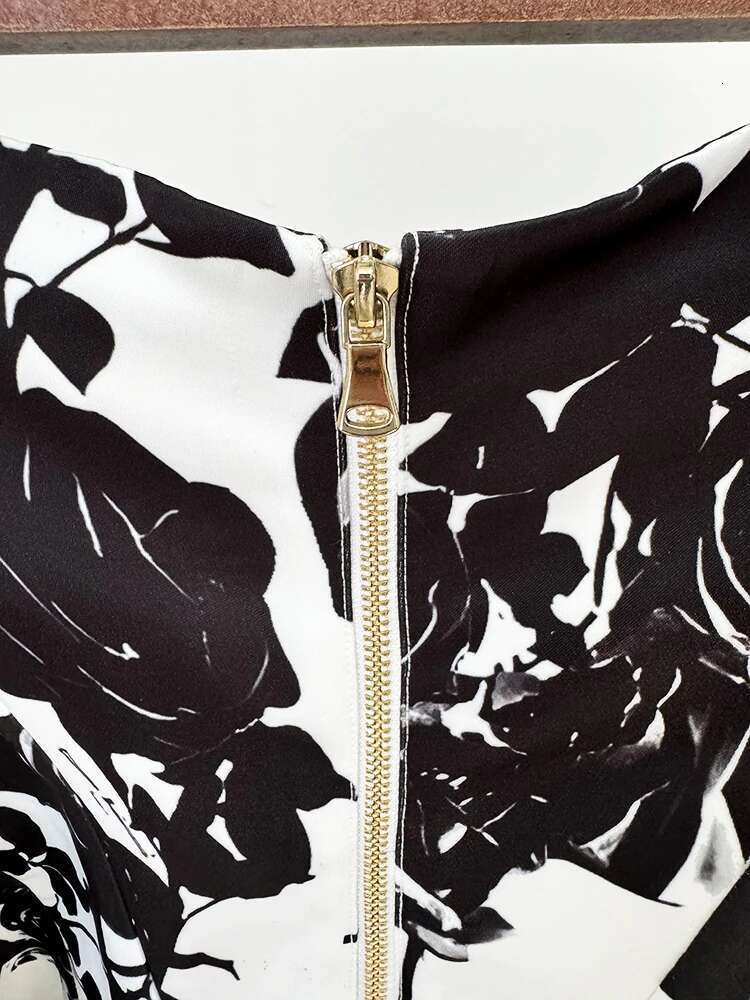 Newest Runway Designer Fashion Women's Metal Rose Buttons Printed Ral Mini Skirt