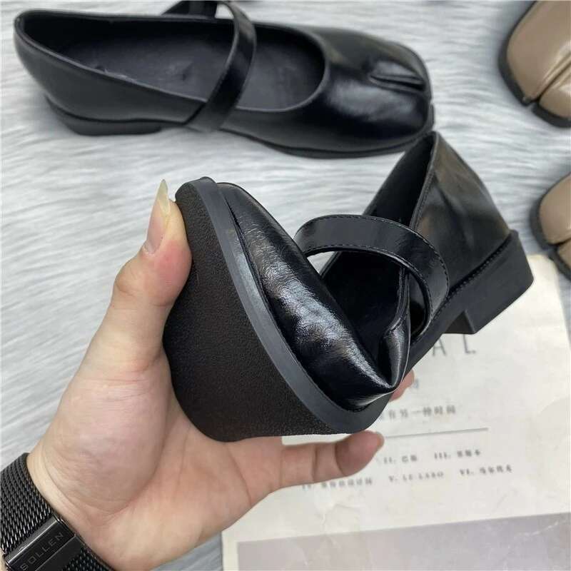 Women Tabi Ninja Flats Split Toe Mary Janes Moccasins Black Leather One Word Buckle Shoes Solid Brief Ladies Loafers+free Socks